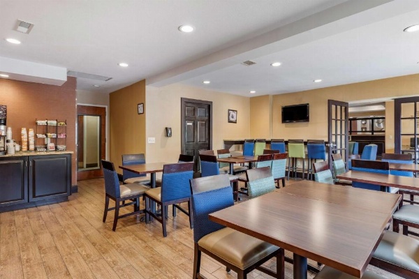 Comfort Inn Biltmore West image 26