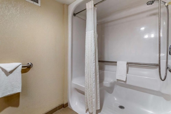 Comfort Inn Biltmore West image 9